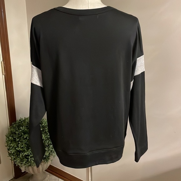Jet by John Eshaya black heart relaxed fit pullover soft and cozy top sz SP - Picture 2 of 12